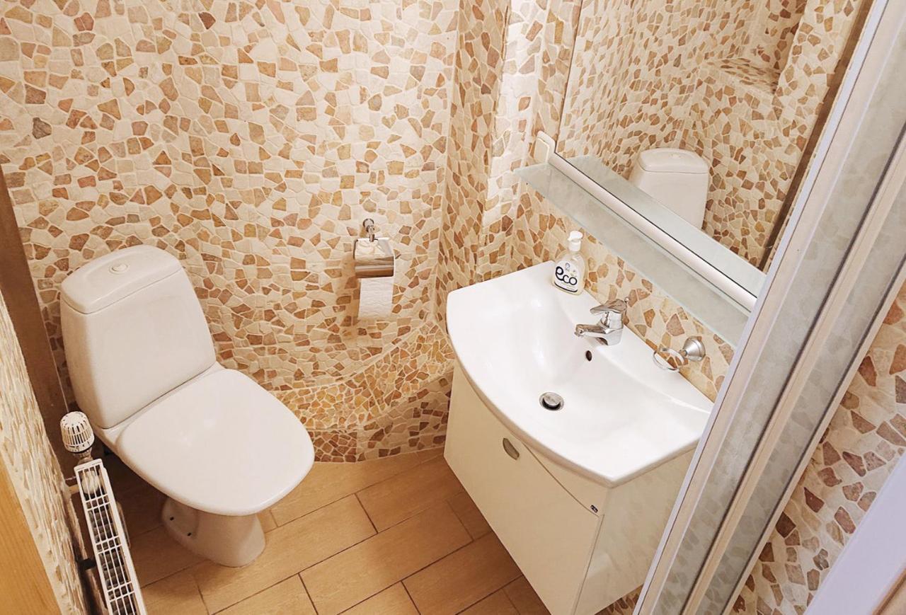 Riga City Center Quiet Apartment With Free Private Parking Exterior photo